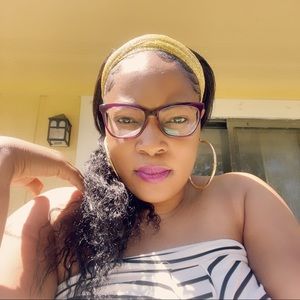 Meet your Posher, Simone